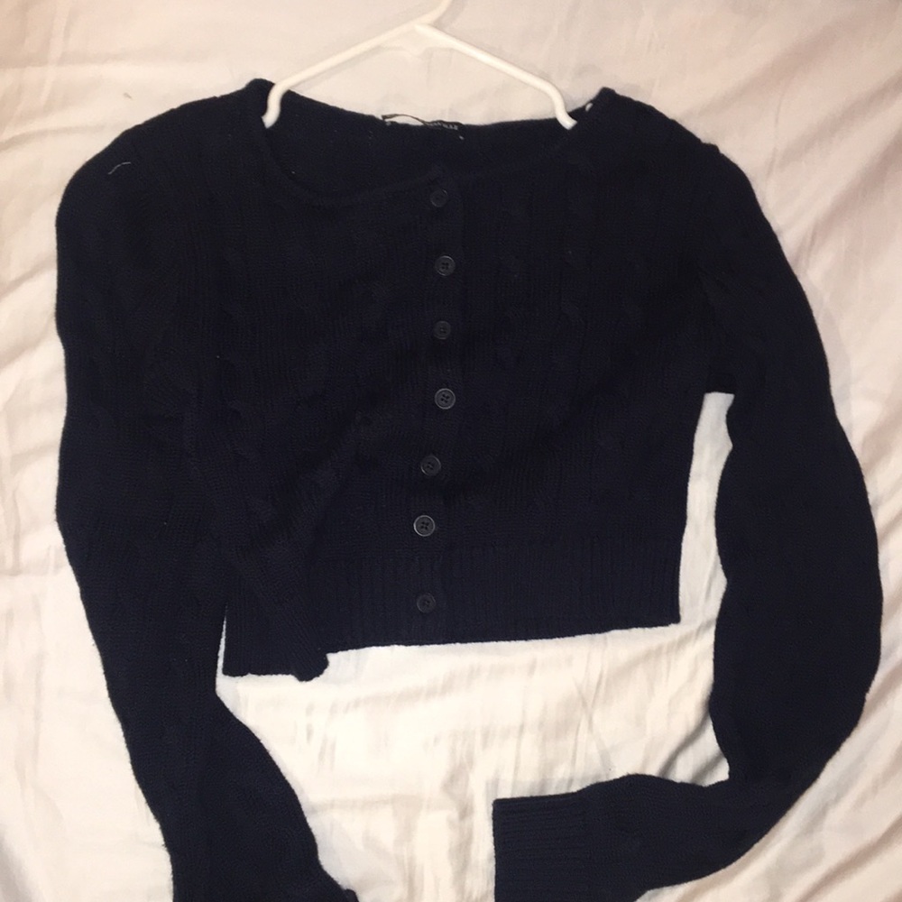 Never worn navyblue cropped brandyMelville sweater